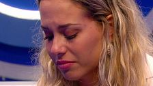 Violeta se derrumba al leer las cartas de su familia por su cumpleaños y pensar en Edi: “Tengo miedo de decepcionarles”