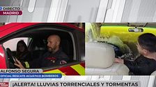 Lo que debes hacer si te quedas atrapado en un coche bajo el agua: un bombero explica los pasos a seguir para salir vivo