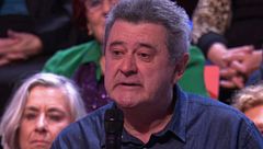 Óscar se emociona al hablar del problema de la vivienda a sus 64 años: “Mi familia me ha salvado de quedarme en la calle”