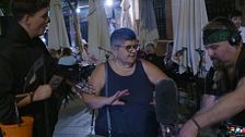 El momento 'tierra, trágame' de una viandante al golpear la pértiga del programa: "Es que estoy nerviosa"