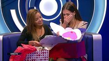Maica y Daniela dan gracias al "Universo" por los regalos de sus familias