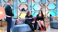 Le pide a su pareja que la preste más atención y que deje de mirar a otras chicas: “Me siento insegura”