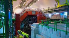 Científica asegura que del CERN entran y salen seres de otras dimensiones: ''Dice que manipulan energías subatómicas''