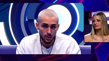 Manu le pide a Laura que le espere: "Con la mano en el corazón, te quiero"