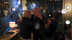 Una pareja de solteros protagoniza uno de los bailes más tiernos de 'First Dates': muy pegados y llenos de amor