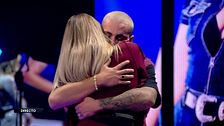 Manu recibe el poder de la resurrección y convierte a Laura en concursante de pleno derecho