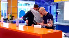 Violeta comunicaba a Edi el resultado del test de embarazo