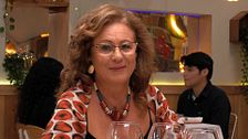 La incomodidad de una soltera con su cita, un fan de Raphael: "No me gusta que me cante tanto"