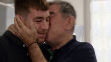 El emotivo momento entre un padre y su hijo recuperado de las adicciones: "Cuando nos pidió ayuda se nos abrió el cielo"