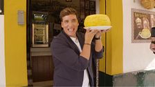 Xuso Jones alucina con el tamaño y el sabor de la tortilla de un bar de Córdoba: “Es más grande que mi cabeza”