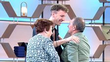 ¡Vuelta a casa por Navidad! Pol viene desde Filipinas para reencontrarse por sorpresa con sus abuelos en 'El Diario de Jorge'