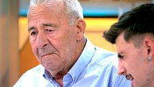 Adrián provoca la emoción total en su abuelo Antonio cantándole a pleno pulmón: "Todo esto va por ti"