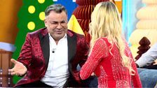 Rocío, la 'brilli cani' hace partirse de risa a Jorge Javier con su peculiar villancico en el útimo programa del año: "¿Cómo tienes tan poca vergüenza?"