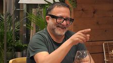La confesión de un soltero que desata las risas en su cita: "Ya he comido muchos cerdos"