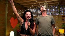 Dani se desmelena y deja prendada a Macarena con su 'locura': "Ha ganado un punto más"