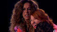 Rosario Flores sorprende a una fan incondicional: "Siempre estás en mis conciertos, te quiero, para mí eres especial"