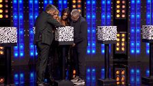Dani Martínez sorprende a los que fueron sus compañeros en 'Tontería las justas' con los míticos objetos del programa