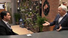 Un soltero sorprende a Carlos Sobera con su confesión: ''Siempre voy en traje, al gimnasio también''