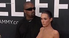 ¿Qué esconde el desnudo de Bianca Censori en los Grammy?: analizamos el papel de su pareja, Kanye West