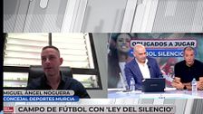 Manu Carreño intercede entre la madre de una jugadora y un concejal tras prohibir el ruido en un campo de fútbol