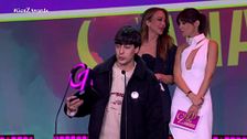 Nil Ojeda y su dedicatoria tras ganar el premio 'Emprendimiento by Hotmart' en los GenZ Awards: "Que sirva para demostrar a mi abuela que tengo un trabajo"