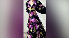 A la venta un traje de flamenca e la duquesa de Alba en una tienda de ropa online: ¡Mónica Hoyos se ofrece a comprarlo en directo!