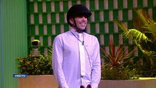 Óscar descubre que es finalista y se emociona con la noticia