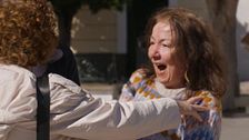 Las lágrimas de una concursante y su amiga tras conseguir 3.000 euros: "¡Mamá, he ganado!"