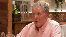 Un soltero sorprende a su cita al relatarle una increíble experiencia espiritual con Dios en 'First Dates': "Me asusté"