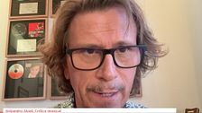 Alejandro Abad, impresionado con el talento de Montoya, le hace una propuesta: ''Podemos pegar un pelotazo''