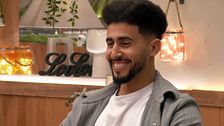 Un soltero intenta sorprender a su cita de 'First Dates' bailando con sus pectorales y recibe calabazas: "Parece un payaso"