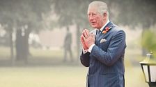 Carlos III prueba nuevos tratamientos en su lucha contra el cáncer: ''Tiene que ponerse un edema de café cada día''