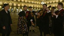 La tuna de Salamanca sorprende a Xuso Jones con una canción creada exclusivamente para él: "¡Menuda fantasía!"