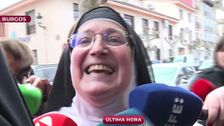 La risa y el buen humor de la exabadesa de Belorado al salir del juzgado: "La conciencia tranquila"