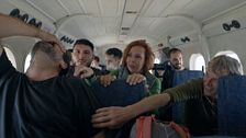 El caótico vuelo de los invitados de 'Universo Calleja' hacia el aeropuerto más peligroso del mundo: "Nos vamos a estrellar"