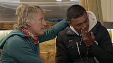 La emoción de Jesús Calleja al contar la estremecedora historia de cómo conoció a su hijo nepalí: "Le expulsaron de su pueblo"