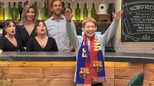 ¡Impresionante! Una soltera de ‘First Dates’ recibe a su cita cantando el himno del Barça