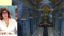 Ana Rosa Quintana reacciona al intento de muchos fieles de hacerse fotos con el féretro del papa Francisco: "Es horroroso"