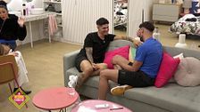 Álvaro y Gerard comentan las imágenes de la noche de pasión con Lucía: "Se te ha visto todo"