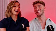Adara Molinero y David Vaquero protagonizan un tonteo cargado de química