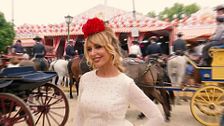Emma García triunfa en la Feria de Abril con un diseño de Raquel Bollo: así ha sido su primera vez en el Real