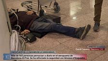 La imagen de la vergüenza en el aeropuerto de El Prat: Una persona sin hogar, enchufada a una máquina por la ausencia de ayuda
