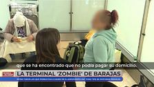 Guerra política entre el Gobierno y Madrid por los 'sintecho' del aeropuerto de Barajas: "Se me cae la economía y no me dan solución"