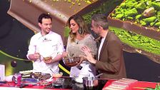 Un maestro pastelero enseña cómo elaborar el 'chocolate Dubái', la última tendencia que está arrasando por su sabor explosivo a pistacho