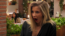 Laura Boado, en shock al conocer en 'First Dates' a una soltera que es abuela con solo 36 años: “Y con tipazo”