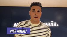 "Ella con un futbolista..."