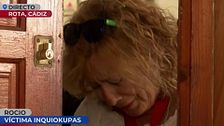 La dueña de una casa destrozada sufre un ataque de ansiedad en directo ante las amenazas de muerte de su okupa: "Está temblando"