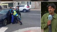 El hermano del maltratador que apareció calcinado con su pareja la emprende a golpes con un equipo de 'VAV'