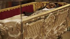 'Cuarto milenio' pasa dos días con las reliquias de Teresa de Jesús: vida y milagros de la Santa rebelde