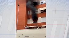 Un joven de 25 años encierra a su madre y prende fuego la vivienda: "La amenazaba con quemarla viva"